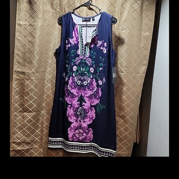 3 lightly worn solid colors and 1  never worn multi color NY&Co  dresses - Picture 5 of 5